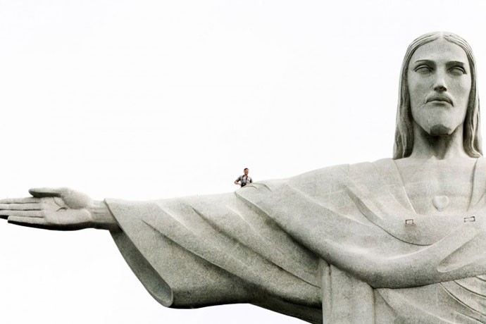 photo click on jesus christ in rio de janeiro statue in brazil