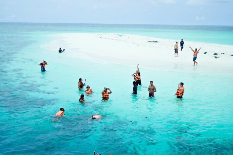 This Boss Took His Entire Staff Of 100 On A Lavish Trip To The Maldives Just To Say Thanks!