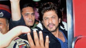 Shahrukh Khan was on a rail ride from Mumbai to Delhi to promote his upcoming movie Raees via August Kranti Express. The promotion turned into a tragedy when a fan who had come to see his favourite star at the Vadodara railway station died during a stampede chaos scene at the station. There was no place to move, The Vadodara railway station was packed with people all over. Shahrukh Khan along with the makers of the movie Raees was travelling in the train, Though Shahrukh did not deboard the train, People continued to shout his name. As soon as the train left the station, a stamped broke on the platform and in this scene one men was killed and the other was badly injured. Shahrukh had announced two days back about his journey from Mumbai to Delhi via Train. Thousands of people reached the Vadodara airport hours before arrival of the train just to get a glimps of Shahrukh. So what do you think ? Who is to be blamed for such incident at Vadodara railway station ?