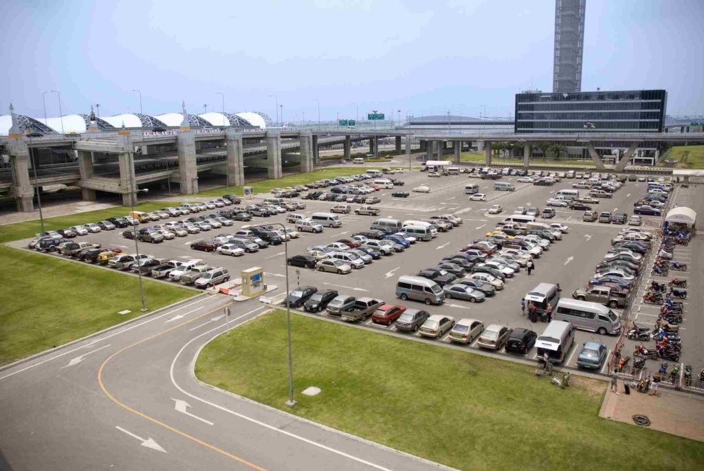 Pros and Cons of Airport Parking