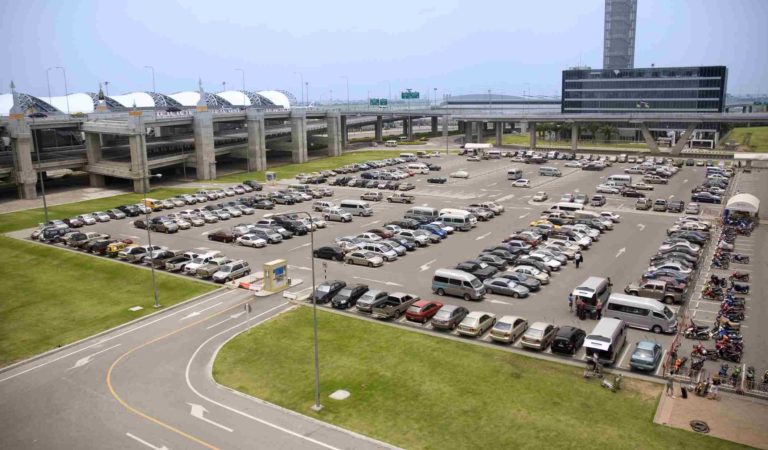 Pros and Cons of Airport Parking