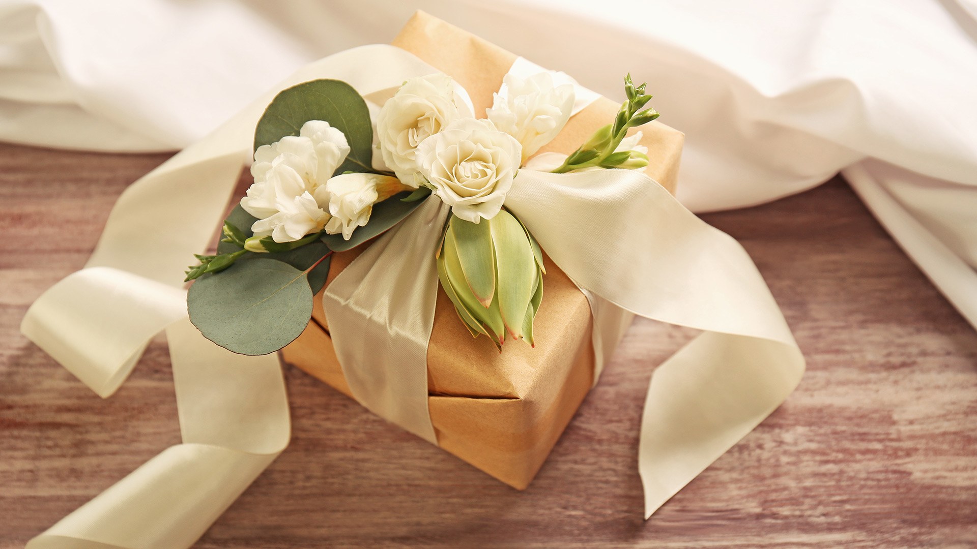 How-to-pick-the-perfect-wedding-gift