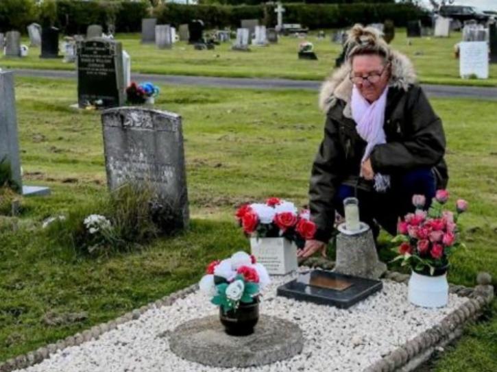 Visiting Wrong Grave For More Than 43 Years
