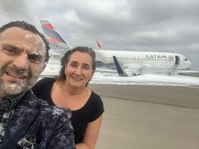 Couple take selfie after surviving plane accident 