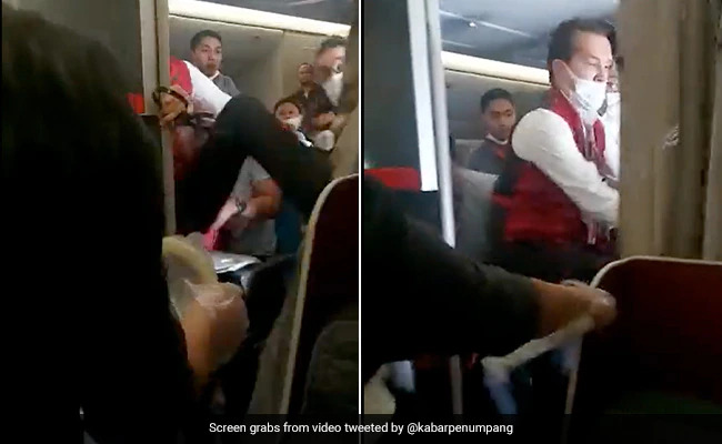 Turkish Airlines Flight Had To Make Emergency Landing As Drunk Passenger Bites Attendant's Finger