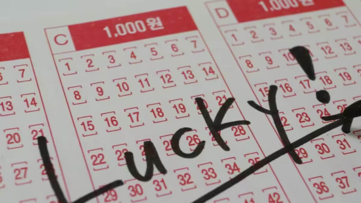 US Man Sues His Wife For Informing His Parents About $1.35 Mega Billion Jackpot They Won