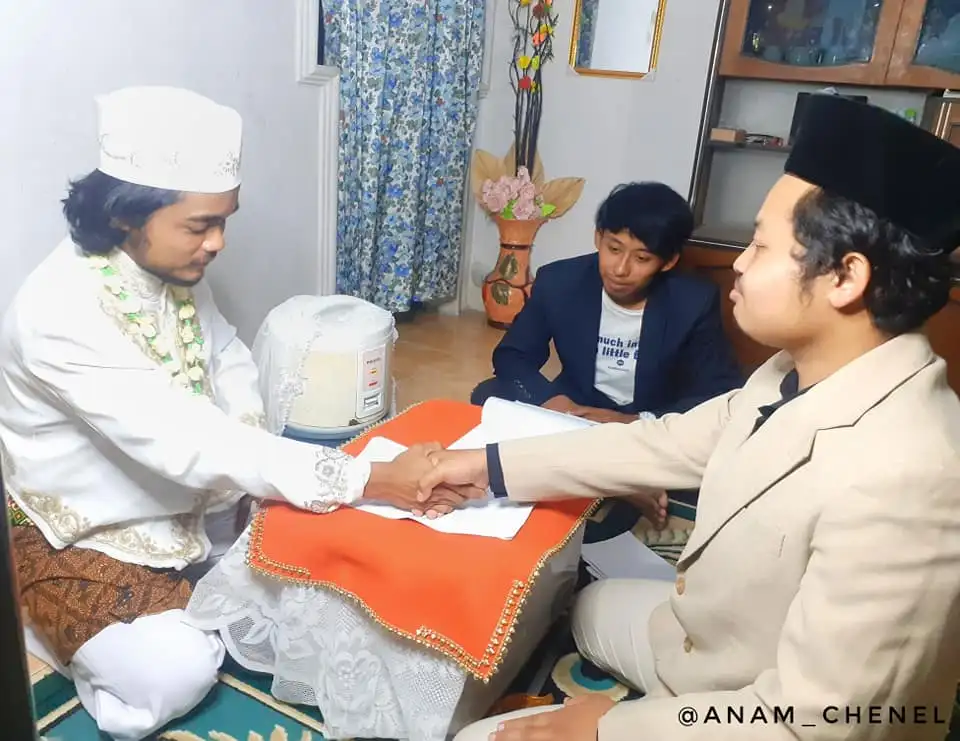 Indonesian Man Marries Rice Cooker, Divorces It 4 Days Later Because...